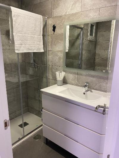 Arquitecto Tioda II Apartment Oviedo Bagian luar foto
